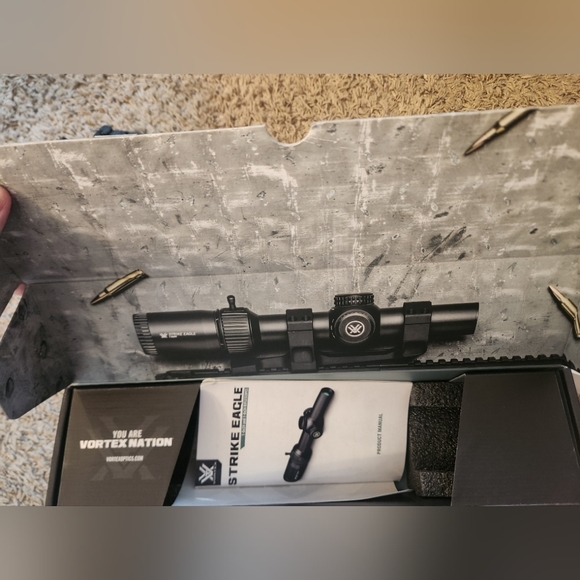 NEW Vortex Strike Eagle with Mount - Picture 2 of 2
